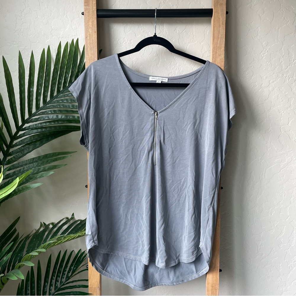 Green Envelope Gray V-Neck Zip High-Low Tee XL Casual Soft Top